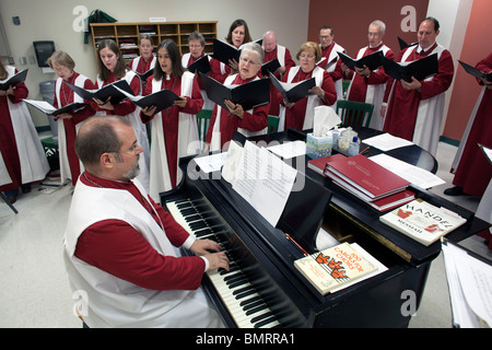 La chorale adultes de l'Église luthérienne, l'Église évangélique luthérienne d'Amérique (ELCA) congrégation à Austin Banque D'Images