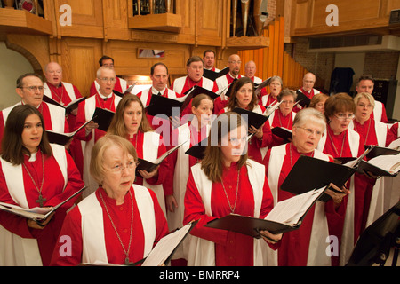 La chorale adultes de l'Église luthérienne, l'Église évangélique luthérienne d'Amérique (ELCA) congrégation à Austin Banque D'Images