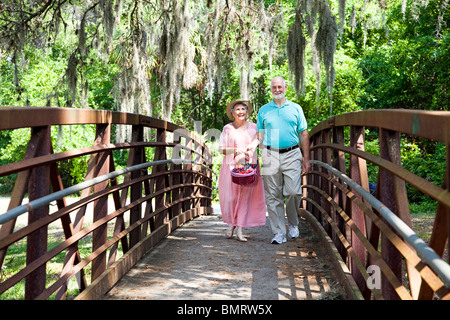 Couple sur vacances en Floride, pour aller pique-niquer. Banque D'Images