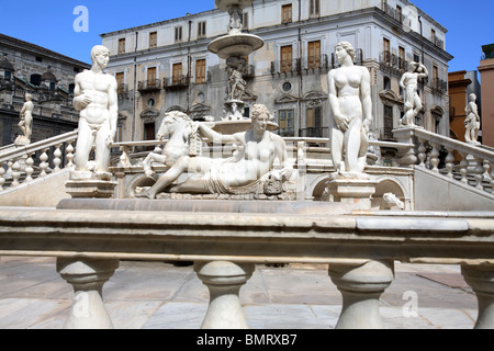 Le baroque Fontana Pretoria dans la Piazza Pretoria, Palerme, Italie Banque D'Images