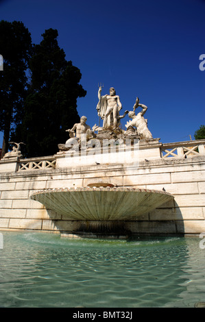 Italie, Rome, Piazza del Popolo, fontaine Neptune Banque D'Images