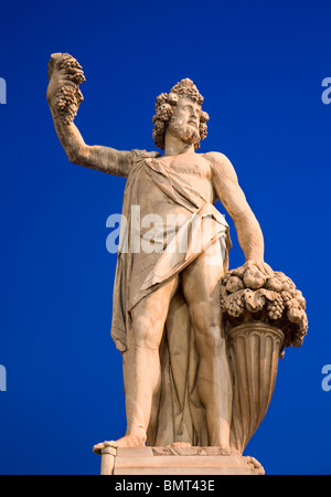 Florence - satue sur le pont Ponte Santa Trinita - statue de mythologie Automne Giovanni Battista Caccini Banque D'Images