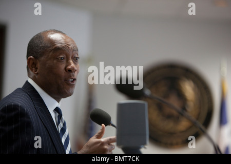 Texas State Rep. Sylvester Turner témoigne à un conseil d'état des audiences manuel d'éducation à Austin, Texas, États-Unis Banque D'Images