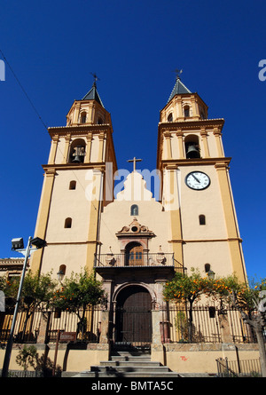 (L'église Iglesia Parroquial Nuestra Señora de la Expctacion), Orgiva, Las Alpujarras, Province de Grenade, Andalousie, espagne. Banque D'Images