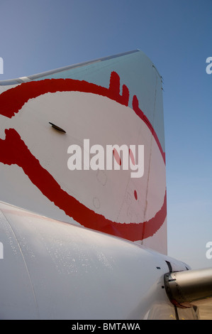 BMI baby logo sur tailfin de Boeing 737-300, de l'aéroport international de Cardiff, Rhoose, Pays de Galles, Royaume-Uni, Europe Banque D'Images