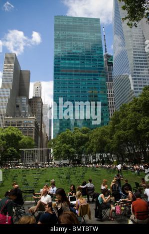 L'ancien bâtiment Verizon à côté de Bryant Park à New York vu le Jeudi, 17 juin 2010. (© Frances M. Roberts) Banque D'Images