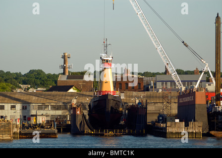 Un remorqueur de haute mer subit des réparations à l'Caddell Dry Dock et le centre de réparation sur le Kill Van Kull à Staten Island à NEW YORK Banque D'Images