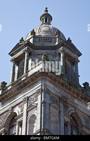 Des détails architecturaux d'un coin de la Glasgow City Chambers à George Square Banque D'Images