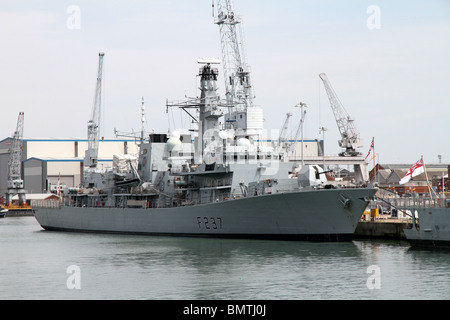 Le HMS Westminster (F237) est une frégate de type 23 de la Royal Navy, et le deuxième navire à porter le nom. Sur la photo à Portsmouth dock Banque D'Images