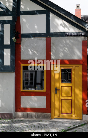 Dans Fachwerkhaus Goslar, Niedersachsen, Deutschland. - Maison à colombages à Goslar, Basse-Saxe, Allemagne. Banque D'Images