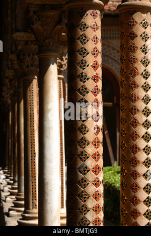 Détails des colonnes du cloître de l'abbaye de Monreale, Monreale, Italie Banque D'Images