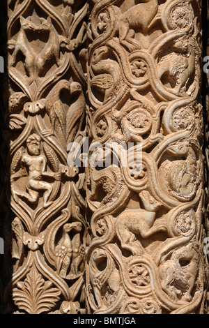 Détails des colonnes du cloître de l'abbaye de Monreale, Monreale, Italie Banque D'Images