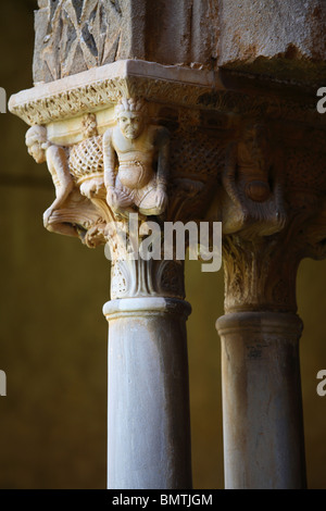 Détails des colonnes du cloître de l'abbaye de Monreale, Monreale, Italie Banque D'Images