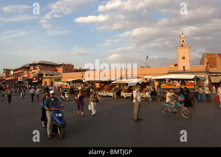 Place Jemma el Fna. Marrakech. Le Maroc. L'Afrique. Banque D'Images