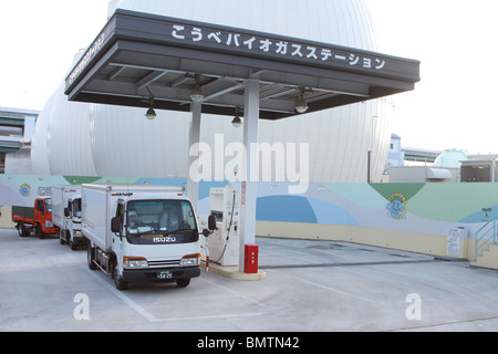 Plan biogaz Kobe. Aujourd'hui, le gaz naturel est utilisé dans une station-service pour véhicules au gaz de remplissage Banque D'Images