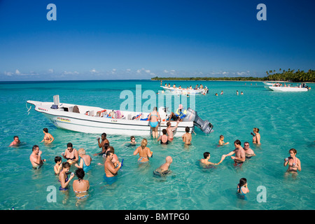 République dominicaine, La Altagracia Province, le Parc national del Este, La Côte de Bayahibe, banc de Banque D'Images