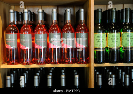 L'industrie du vin anglais en vente à bouteilles vignobles Biddenden Angleterre Kent Banque D'Images