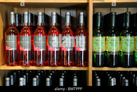 L'industrie du vin anglais en vente à bouteilles vignobles Biddenden Angleterre Kent Banque D'Images