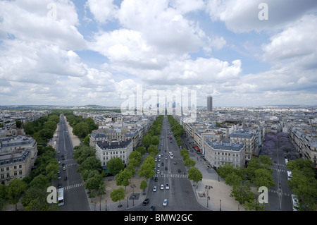 Matin vue depuis l'Arc de Triomphe à Paris dans le quartier des affaires de la Défense Banque D'Images