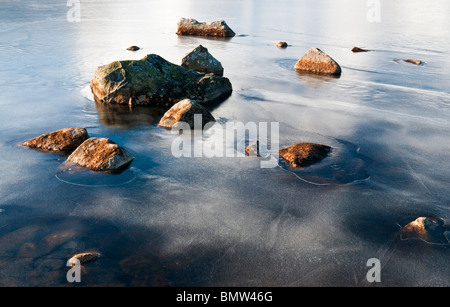 La glace hivernale sur Lochan na h-Achlaise Ecosse Rannoch Moor Banque D'Images