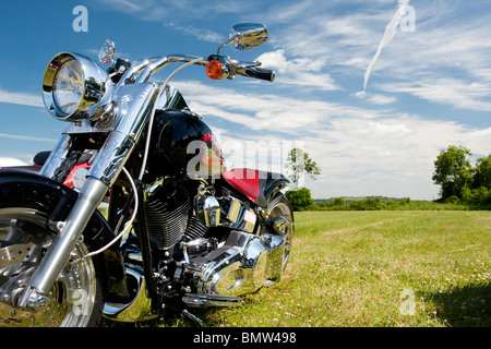 Harley Davidson CVO Fatbob moto personnalisée à un bike show en Angleterre Banque D'Images