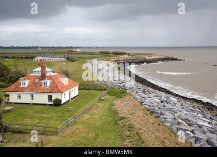 L'érosion côtière à l'Est Lane Bawdsey Suffolk -vue depuis la tour Martello Banque D'Images