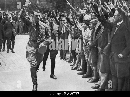 ADOLF HITLER arrive pour 4e Congrès Nazi de Nuremberg en 1937 Banque D'Images