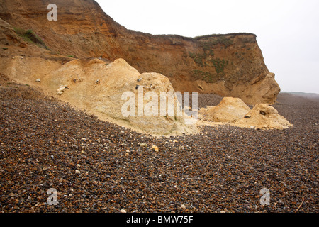 Les affleurements de craie du Crétacé supérieur sur la plage à Weybourne, Norfolk, Angleterre, Royaume-Uni. Banque D'Images