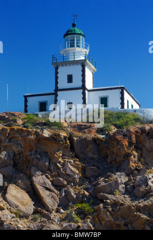 Le phare sur l'Akrotiri, Kap, Akrotiri de Santorin, en Grèce. Banque D'Images