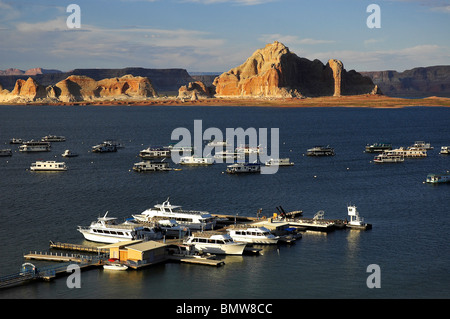 Port de plaisance de Resort sur le Lac Powell en Arizona Banque D'Images