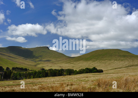 Les Brecon Beacons, avec du maïs Pen Y Fan & Cribyn centrale pour le droit du pays de Galles du Sud Banque D'Images