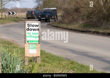 Signes ; l'amélioration de la sécurité en milieu rural. "Dans notre village". Hickling. Le Norfolk. L'East Anglia. L'Angleterre. UK. Go. Banque D'Images