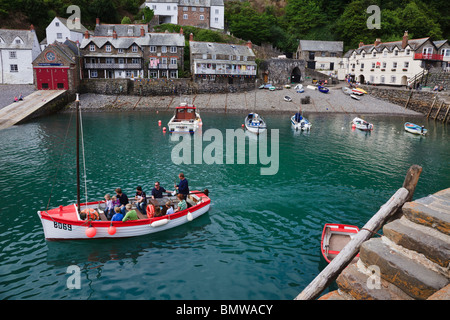 Départ en bateau du port de Clovelly, Devon. Banque D'Images