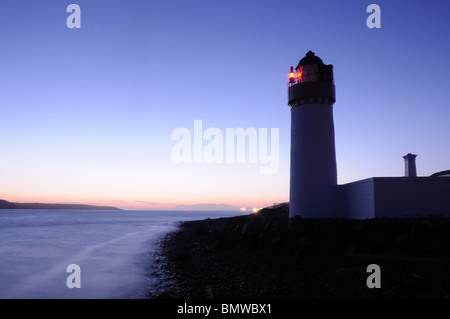 Le Loch Ryan phare de nuit, Dumfries et Galloway, Écosse Banque D'Images