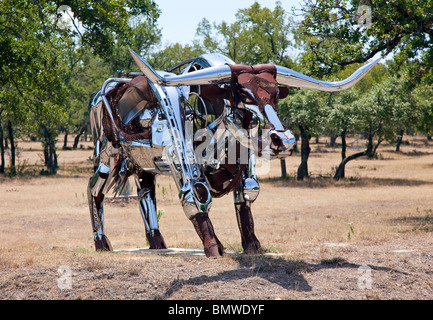 Longhorn Texan sculpture Steer fabriqués à partir de pièces de métal recyclé Johnson Texas USA Banque D'Images