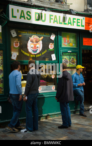 Falafel shop Le quartier du Marais centre de Paris France Europe Banque D'Images