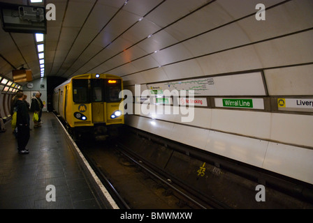 Liverpool central station Merseyrail Ligne Wirral Liverpool Angleterre Angleterre Europe Banque D'Images