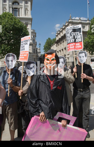 George Osborne 'Fat Cat' premier jour du budget. Gouvernement de coalition Manifestation devant Downing Street London UK HOMER SYKES Banque D'Images