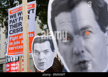 George Osborne protester contre des projets de démonstration le jour du budget. Démonstration du gouvernement de coalition London UK Banque D'Images
