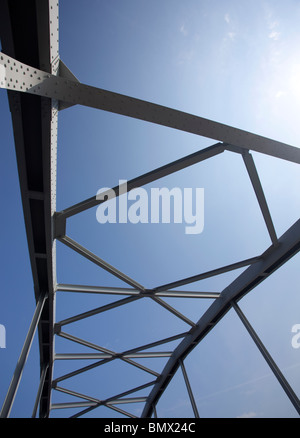 Pont de fer arqué haut support structure Banque D'Images