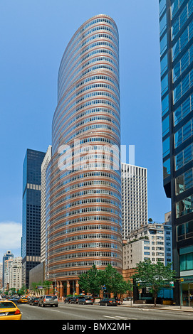 Le bâtiment rouge à lèvres, Philip Johnson, Architecte, 885 Troisième avenue à la 53e Rue, New York. Banque D'Images