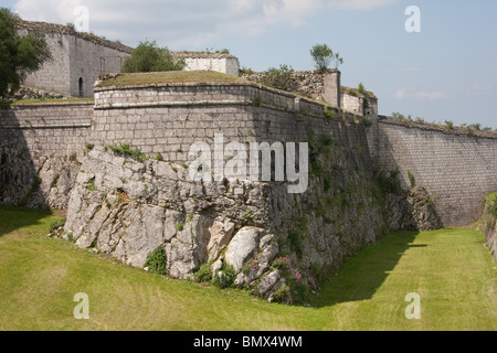 Ancien régime pierre ruines des fortifications de la citadelle Banque D'Images