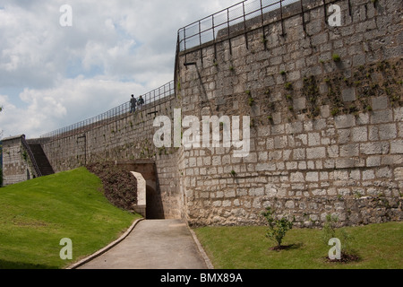 Ancien régime pierre ruines des fortifications de la citadelle Banque D'Images