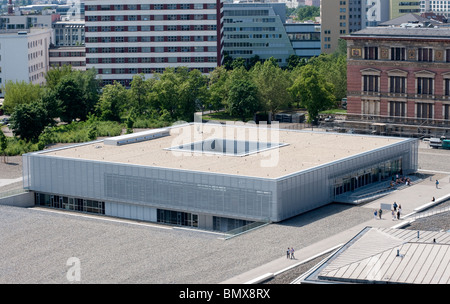 Voir de nouveau centre de visiteurs à topographie des terreurs ou de la topographie de la terreur l'ancien quartier général de la Gestapo à Berlin Banque D'Images