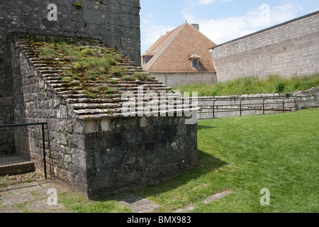 Ancien régime pierre ruines des fortifications de la citadelle Banque D'Images