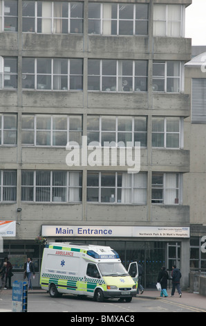 Deux hommes sont gravement malades et quatre autres sont gravement malades dans l'unité de soins intensifs de l'hôpital Northwick Park Banque D'Images