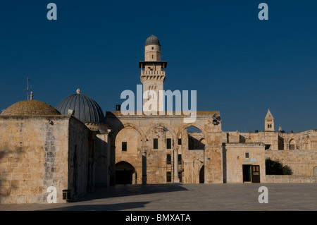 Vue sur le minaret Bab al-Silsila, l'un des quatre minarets environnants Le Mont du Temple connu des musulmans comme Haram esh-Sharif Old Ville Jérusalem-est Israël Banque D'Images