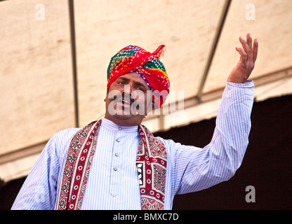 Chanteur du Rajasthan à la Glasgow Mela 2010 à Kevingrove Park. Banque D'Images