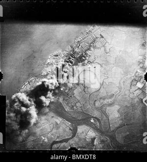 Thames Haven - Kent Luftwaffe raid contre la raffinerie de pétrole Banque D'Images