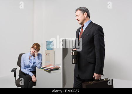 Businessman quitter office Banque D'Images